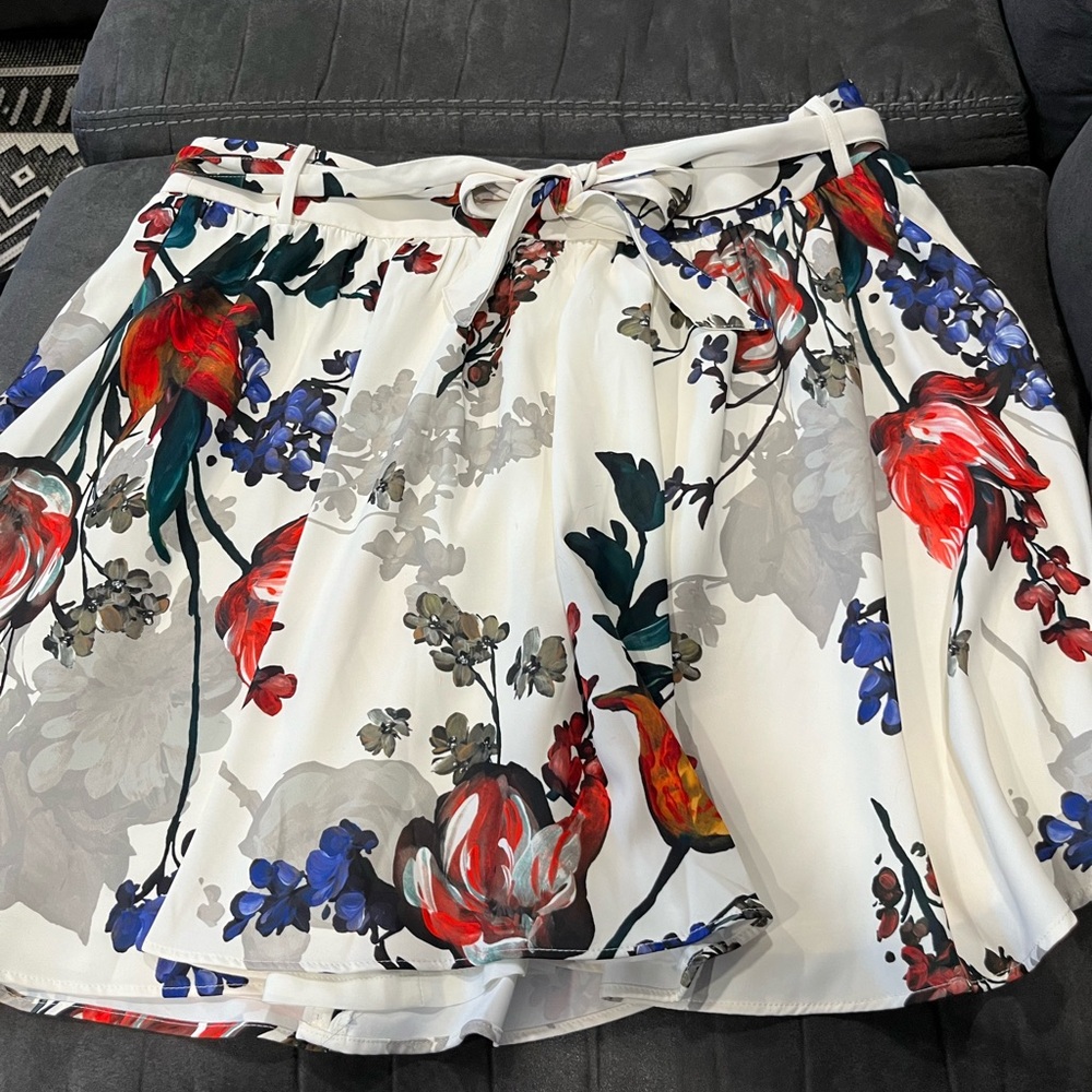 Express NWT never worn floral skirt